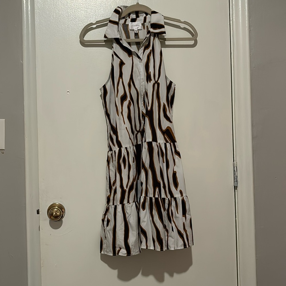 Sleeveless collard and button front dress